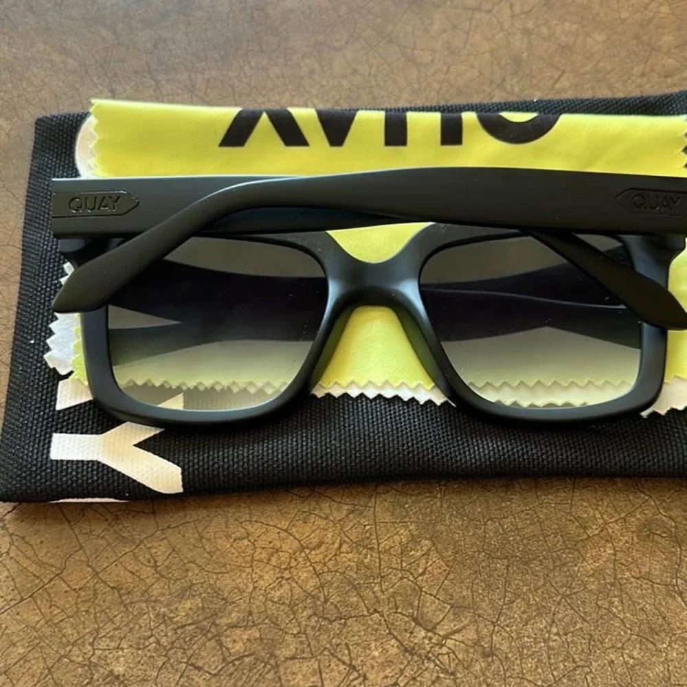 Quay green sunglasses. - Picture 2 of 2